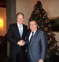 El Presidente Zoido junto al Alcalde de Stuttgart, tras la Sesión Plenaria del Congreso Mundial de CGLU (Florencia)